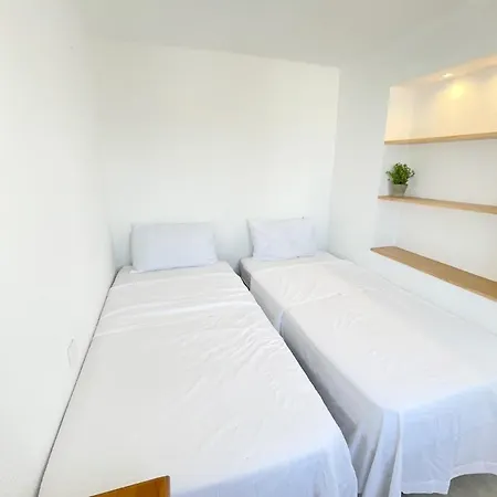 Appartement Casa Baelo - 3 Bedroom - New Bathroom - Near Old Town & Beaches *