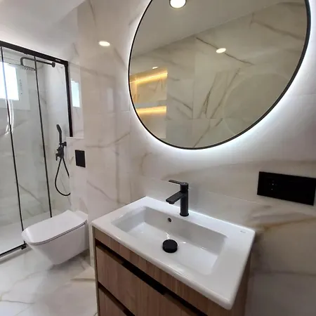 Appartement Casa Baelo - 3 Bedroom - New Bathroom - Near Old Town & Beaches *